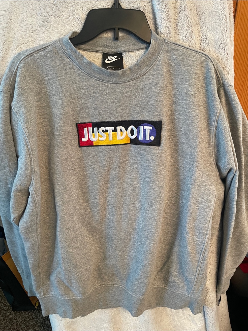 Nike Gray Crewneck Sweatshirt with Multicolor "JUST DO IT." Patch